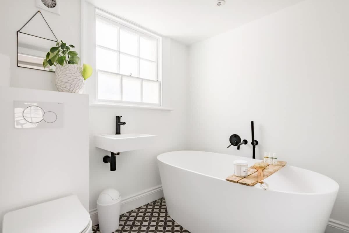 Central Georgian Townhouse With Free Parking Bath Extérieur photo