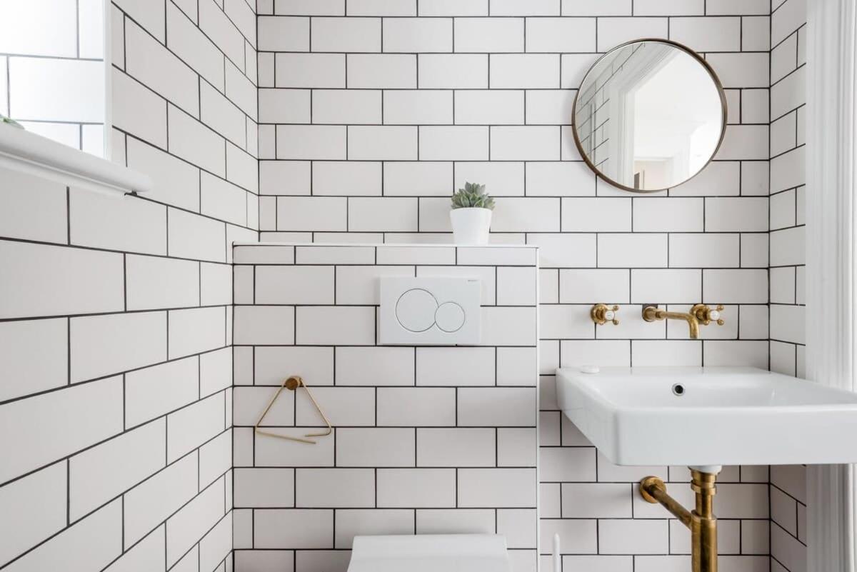 Central Georgian Townhouse With Free Parking Bath Extérieur photo