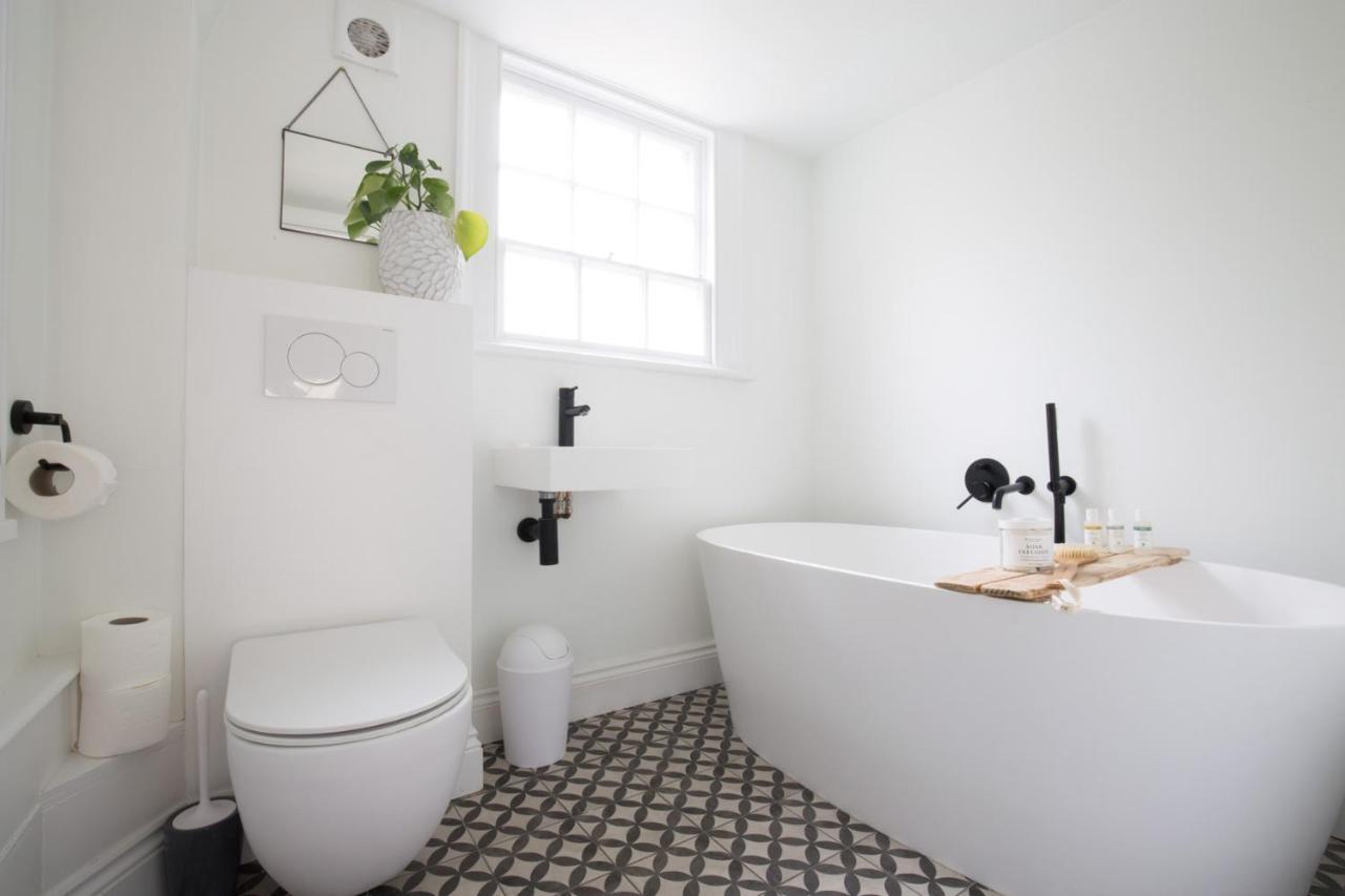 Central Georgian Townhouse With Free Parking Bath Extérieur photo